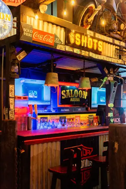 /The-Saloon-Bar-06.jpg